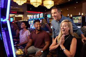 gold549 Live Casino HD Streaming Real Dealer ဖြင့် Baccarat ကစားနေသောမြင်ကွင်း